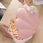 Shell-Shaped Snack Plate